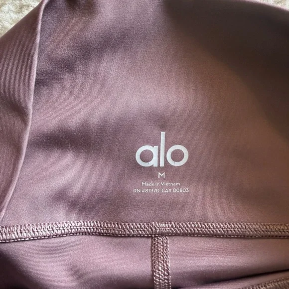 Alo Yoga 3” High Rise Airlift Short in Smoky Quartz - Picture 4 of 5